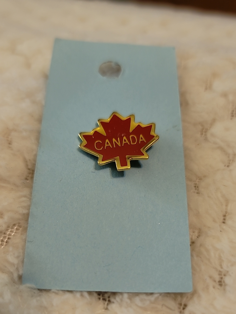 red and gold Canada enamel maple leaf pin (48)